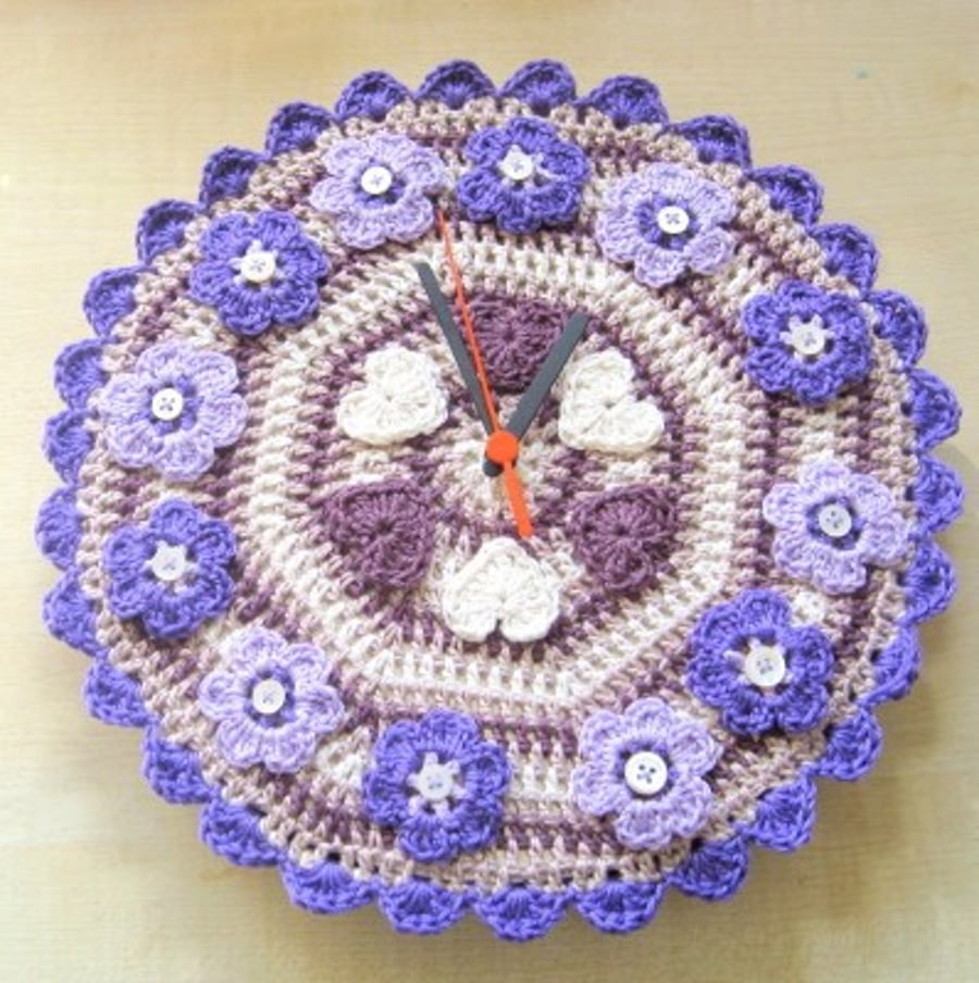 Crochet pattern. Quirky clock crochet pattern. Photo tutorial.Full instructions.