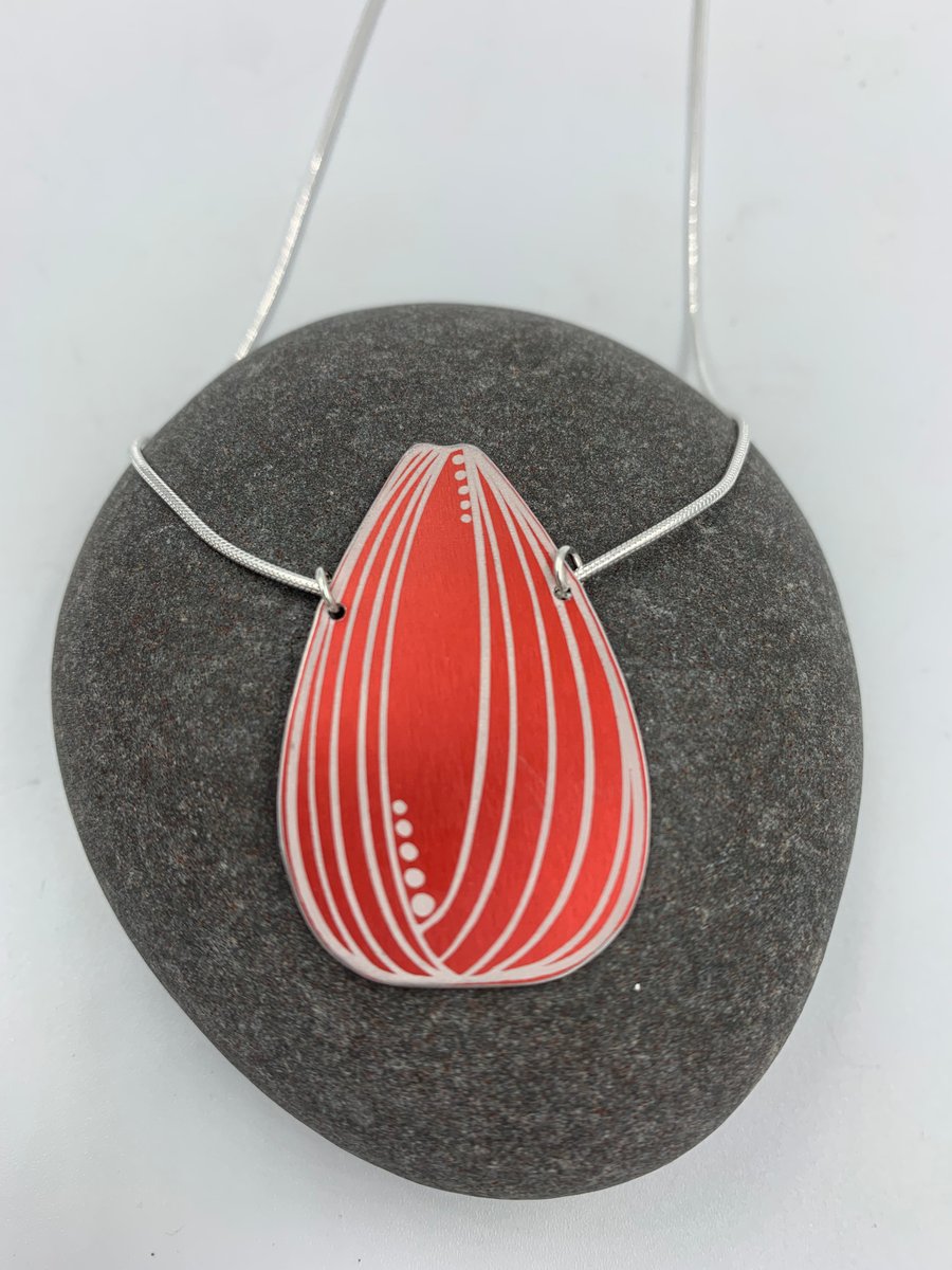 Aluminium red tulip pendant 