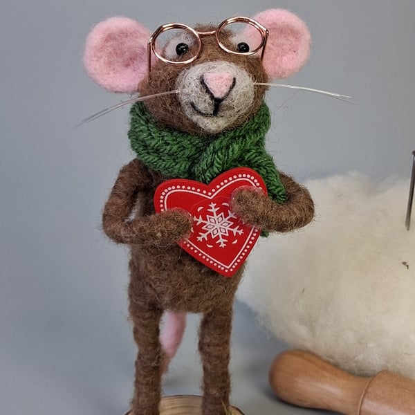 Needle Felted Brown Mouse with a big Heart - Woollen Decoration 