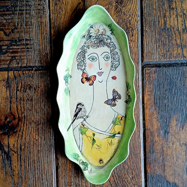 Figurative shallow dish. 