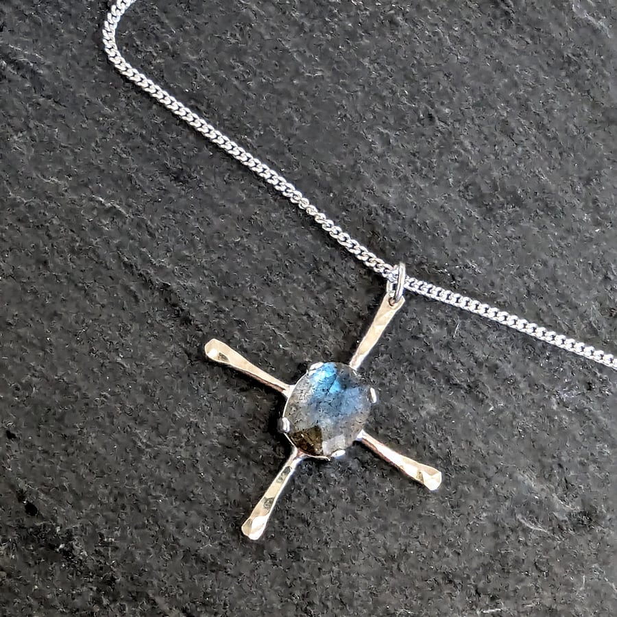 Sterling Silver labradorite Pendant, Handmade Urban Designed Jewellery