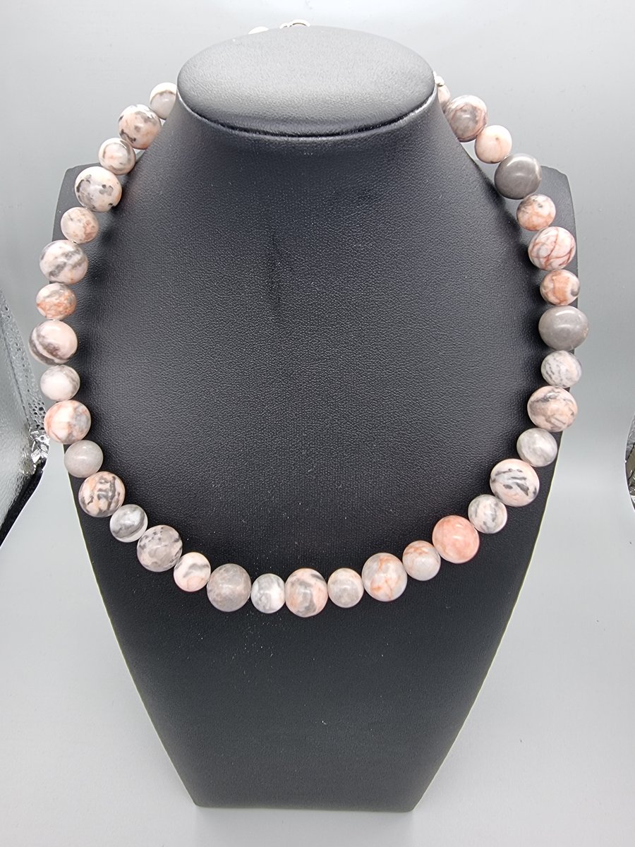 Neckless pink zebra gemstone beads