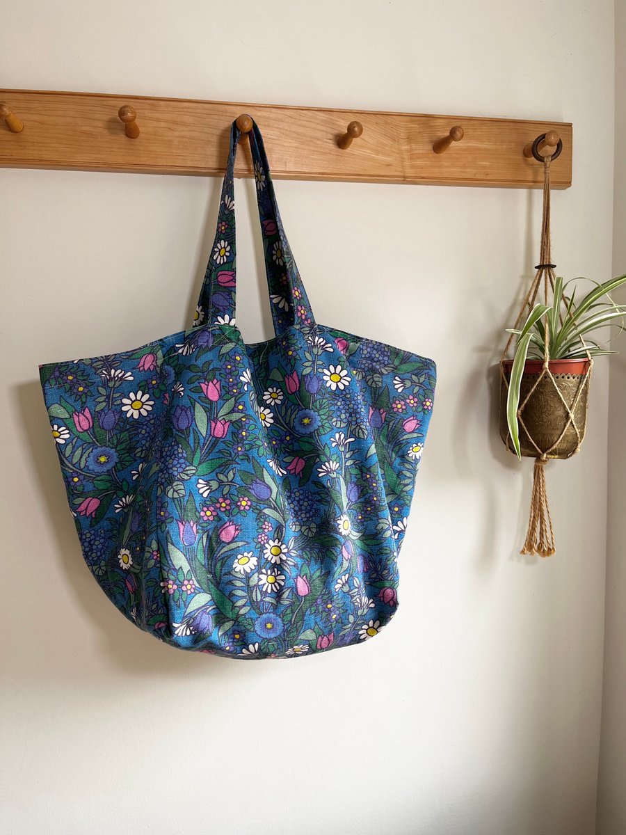 Vintage Fabric Beach bag tote bag - seventies Flower Waltz reclaimed floral