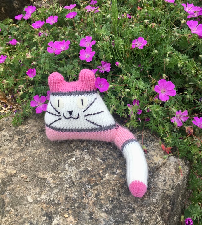 Pink knitted kitten  - Cat lover gift - Friendship token - Baby girl gift