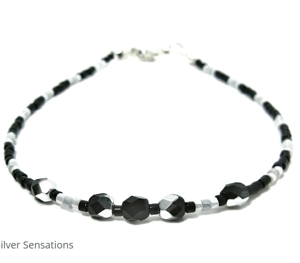 Dainty Black & White Seed Bead Friendship Bracelet - Bohochic 6.5" - 8"