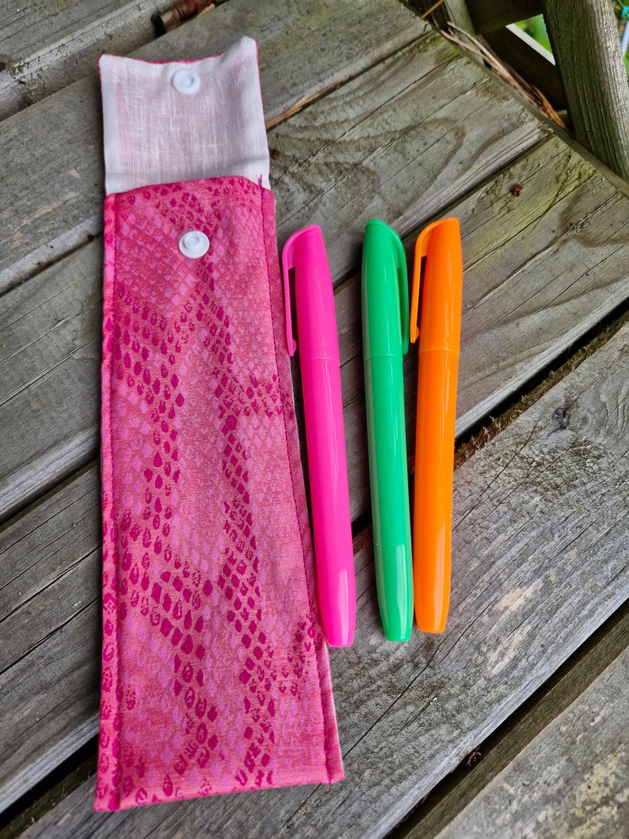 Hot Pink  Pen case with 3 highlighter pens ideal stocking filler 