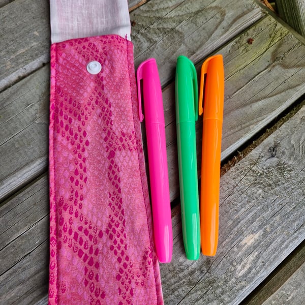 Hot Pink  Pen case with 3 highlighter pens ideal stocking filler 