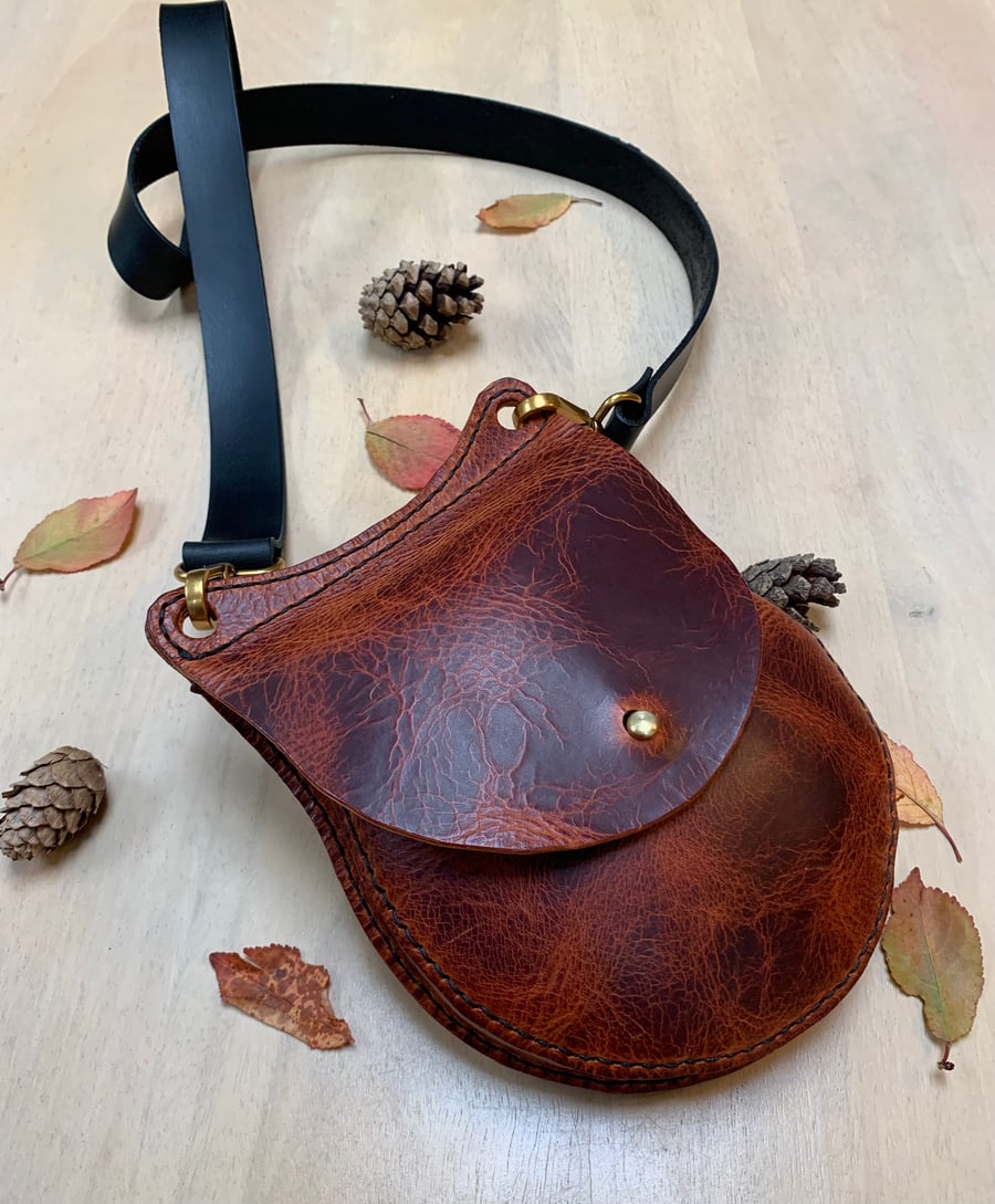 Leather cross body shoulder bag in brown handcrafted