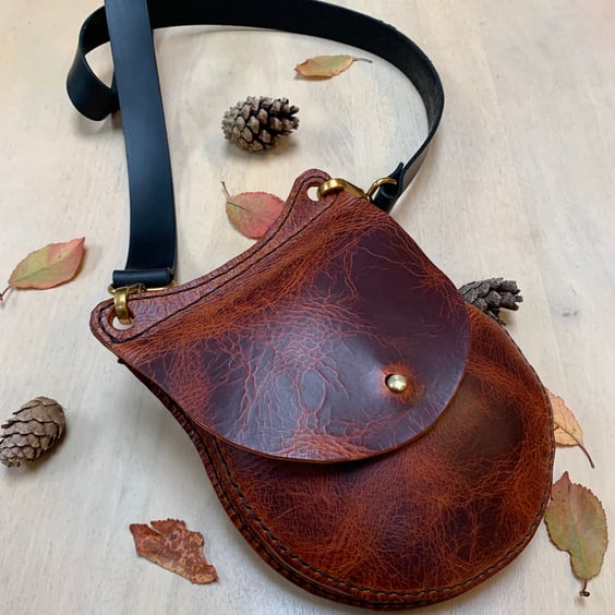 Leather cross body shoulder bag in brown handcrafted