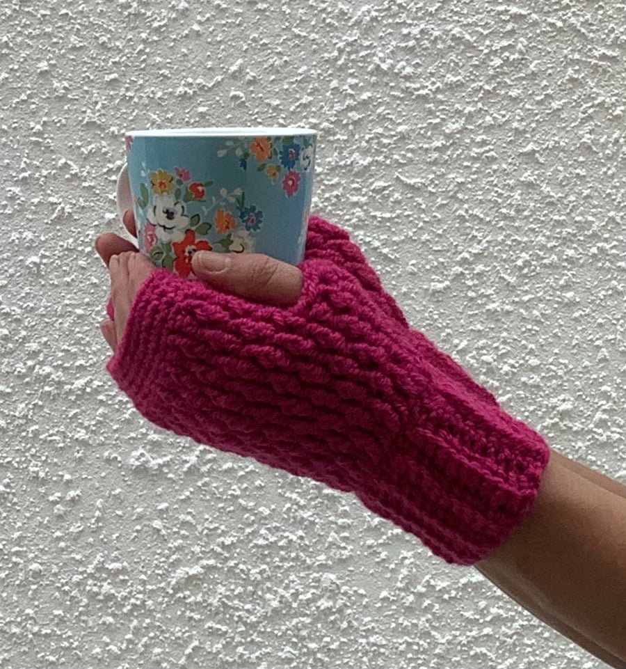 FINGERLESS MITTS , gloves ' Erme Trail '. Soft Wool blend. Pink.