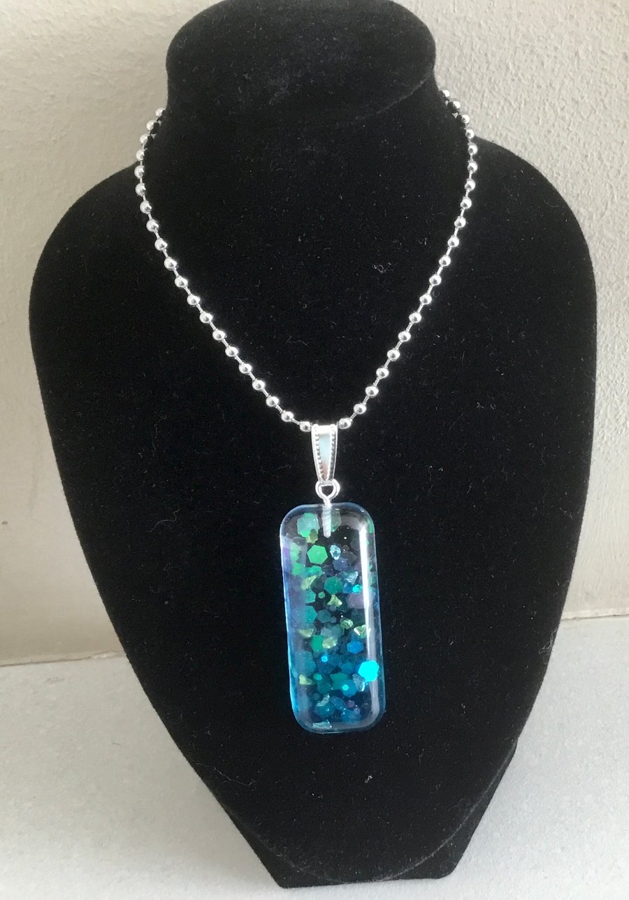 Blue and green sparkle necklace 