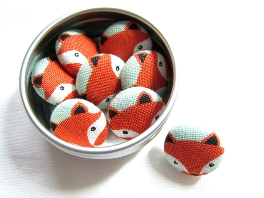 Fox magnet or drawing pin gift set in a tiny tin 8x15mm