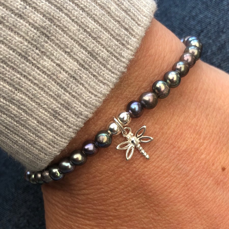 Freshwater pearl stretch bracelet with dragonfly charm