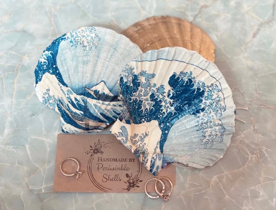 The great wave off Kanagawa seashell design 