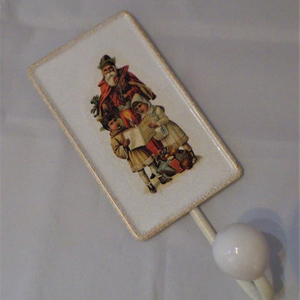 Decorated Christmas Wall Hook Vintage Santa Children Stocking Wreath Style 1