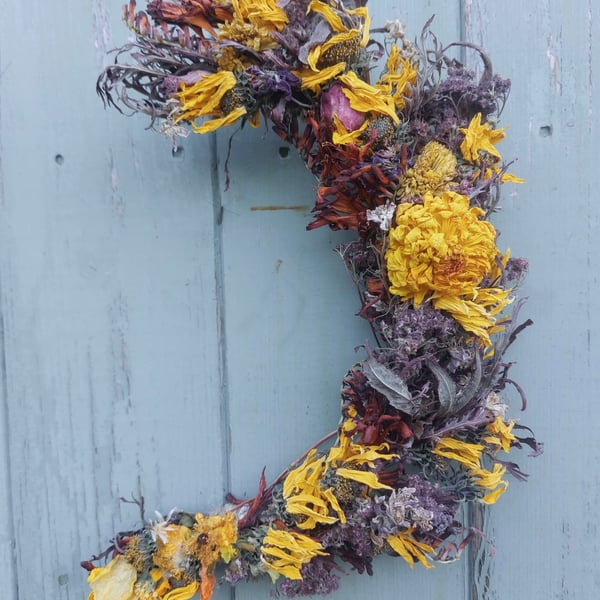 Dried Flower Crescent Moon Decoration 