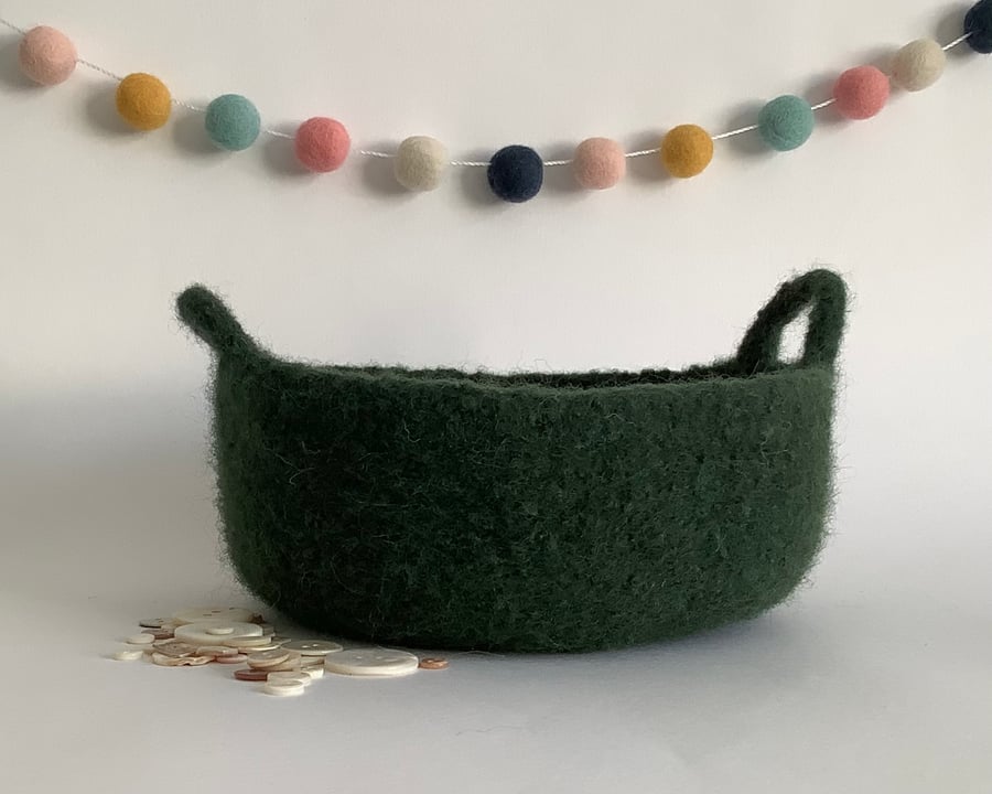 FELTED 'FUSSPOT' BOWL, desk tidy. Green (with handles ) .