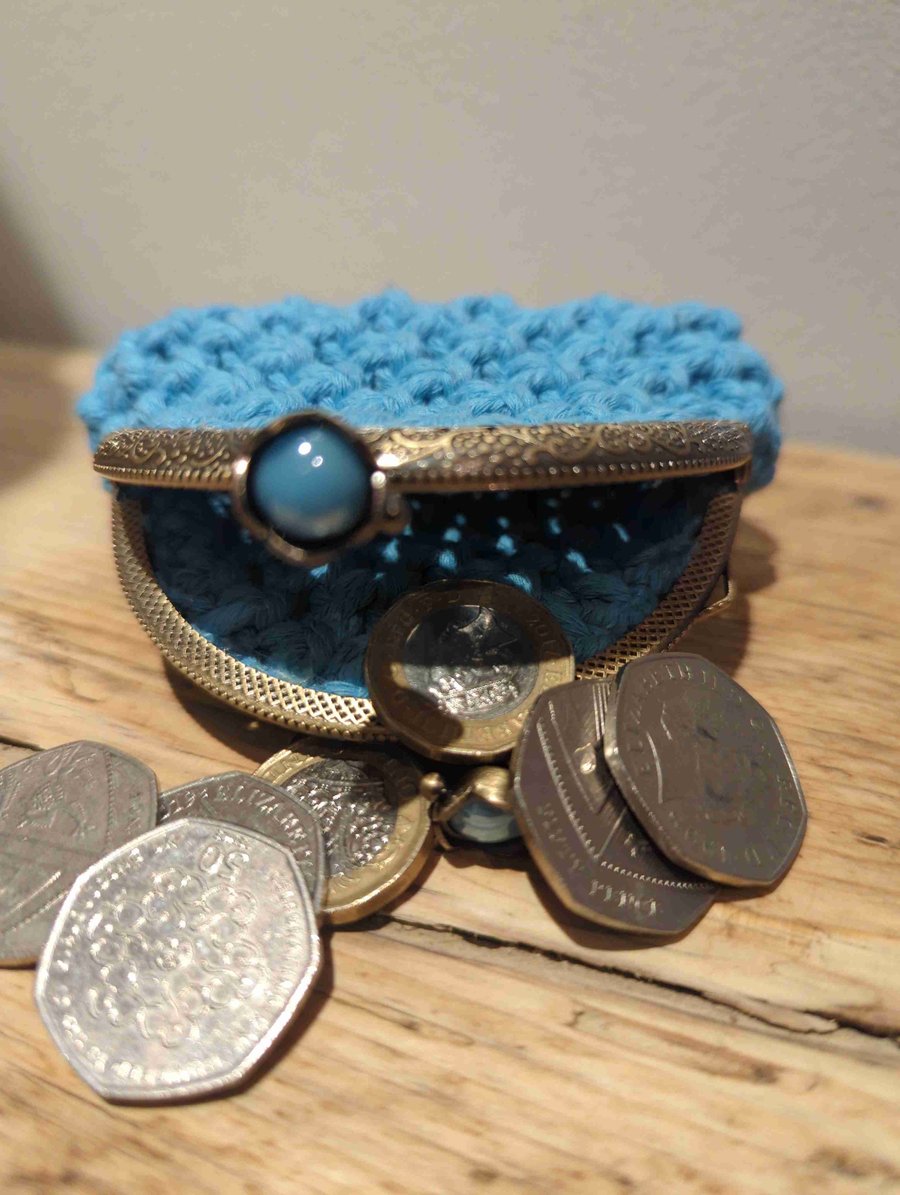 Small macrame coin purse - blue