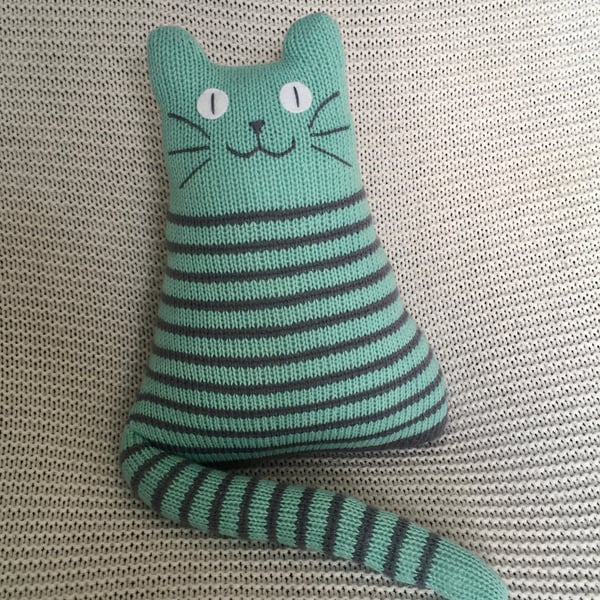Pastel colours knitted cat dolls - green 