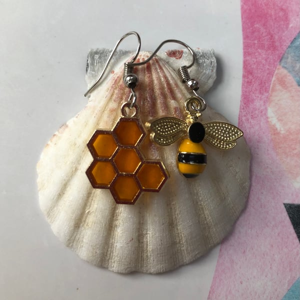 Honey bee and honeycomb natural world dangly earrings