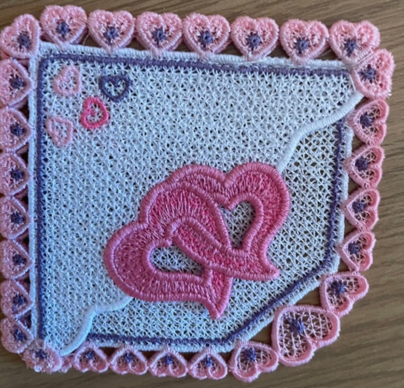 Freestanding Lace Corner Bookmark – Interlocking Hearts Design