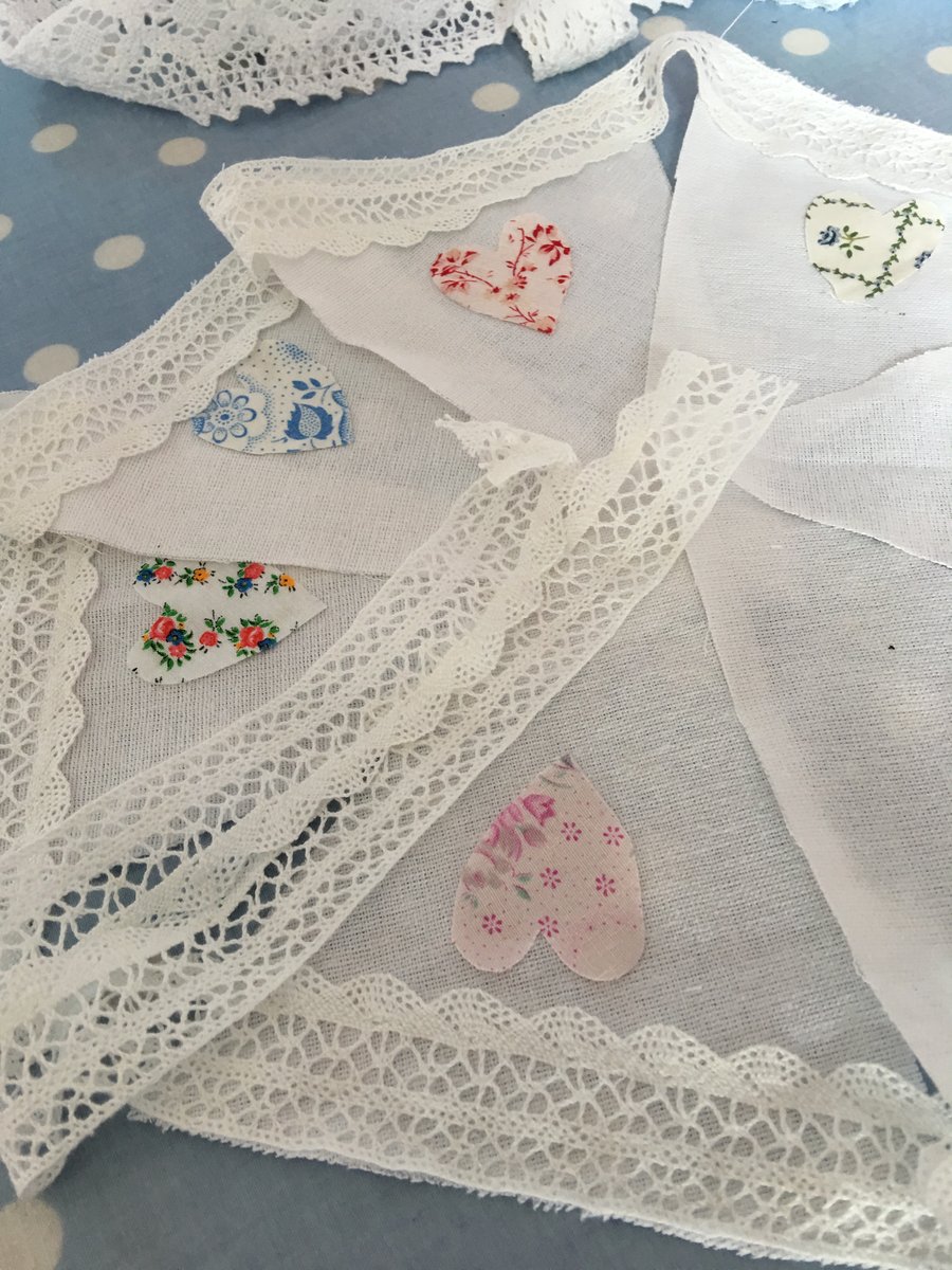 Linen fabric bunting with lace trim and hearts 