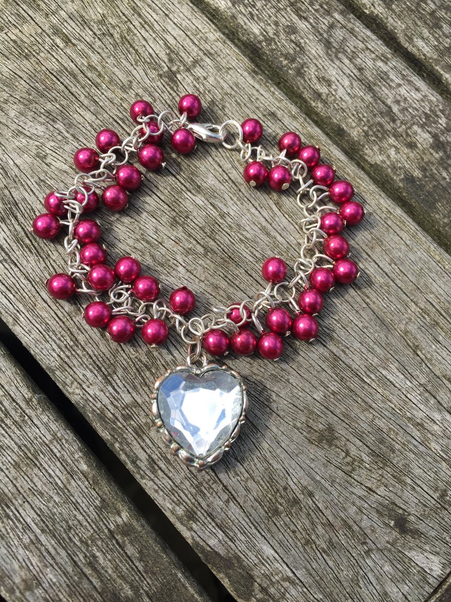 Glass pearls bracelet with heart charm