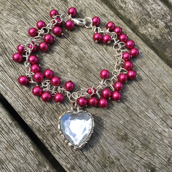 Glass pearls bracelet with heart charm