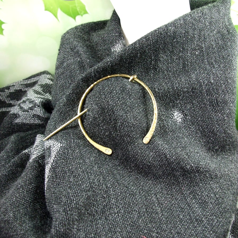 Oversize Pennanular Brooch, Shawl Pin, Brass Celtic Clasp for Wrap with Daffodil