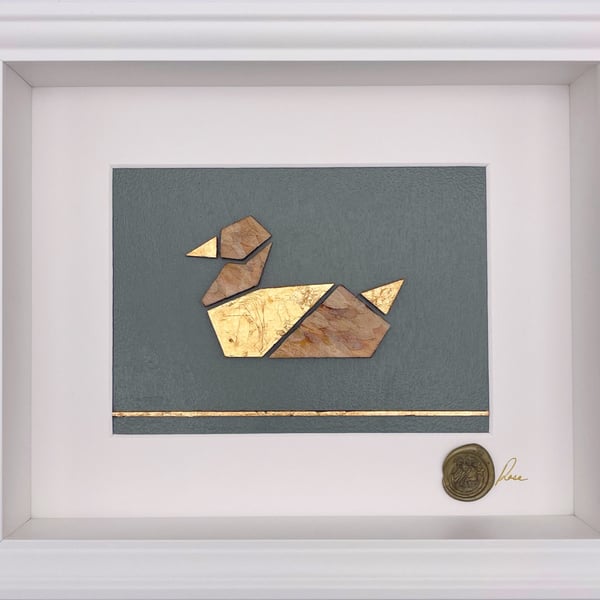 Ankka, botanical artwork made of daisy petals