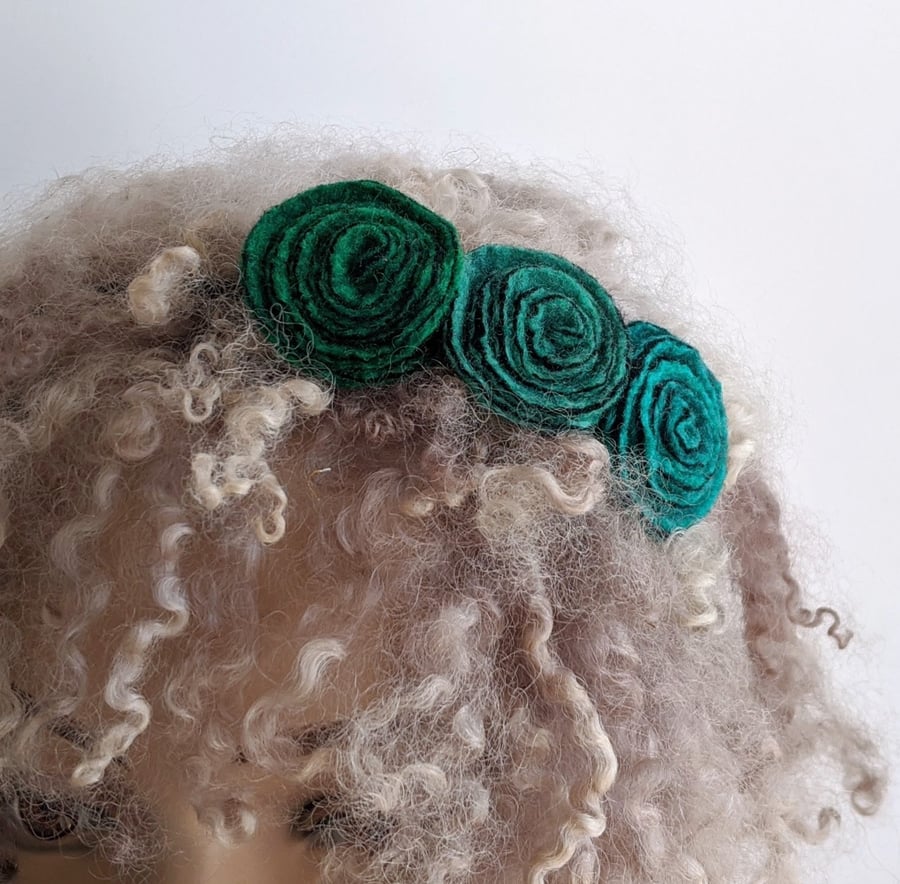 Flower hair band: strong greens