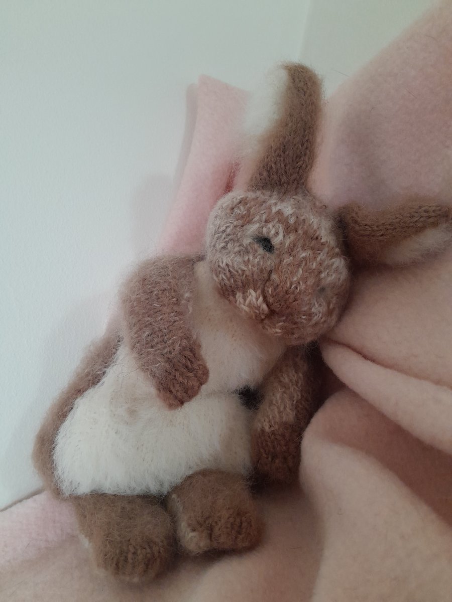 Sleepy Bunny, dotpebblesknits design