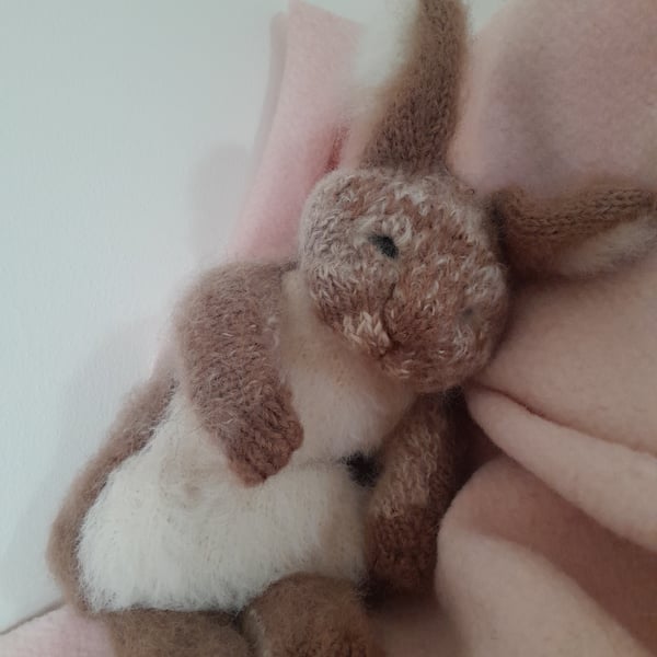 Sleepy Bunny, dotpebblesknits design