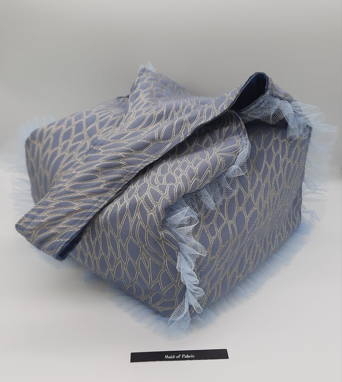 Cubed, one strap handbag in blue jacquard with tulle trim. 