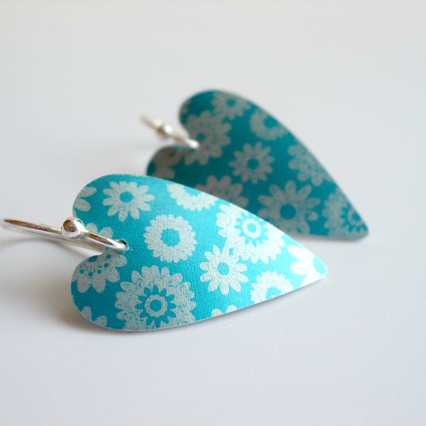 Heart earrings in turquoise with printed flowers