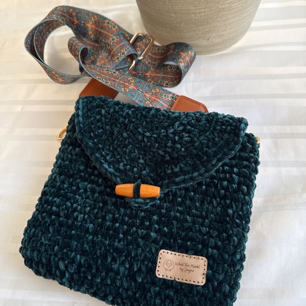Fully lined crocheted plush yarn cross body bag