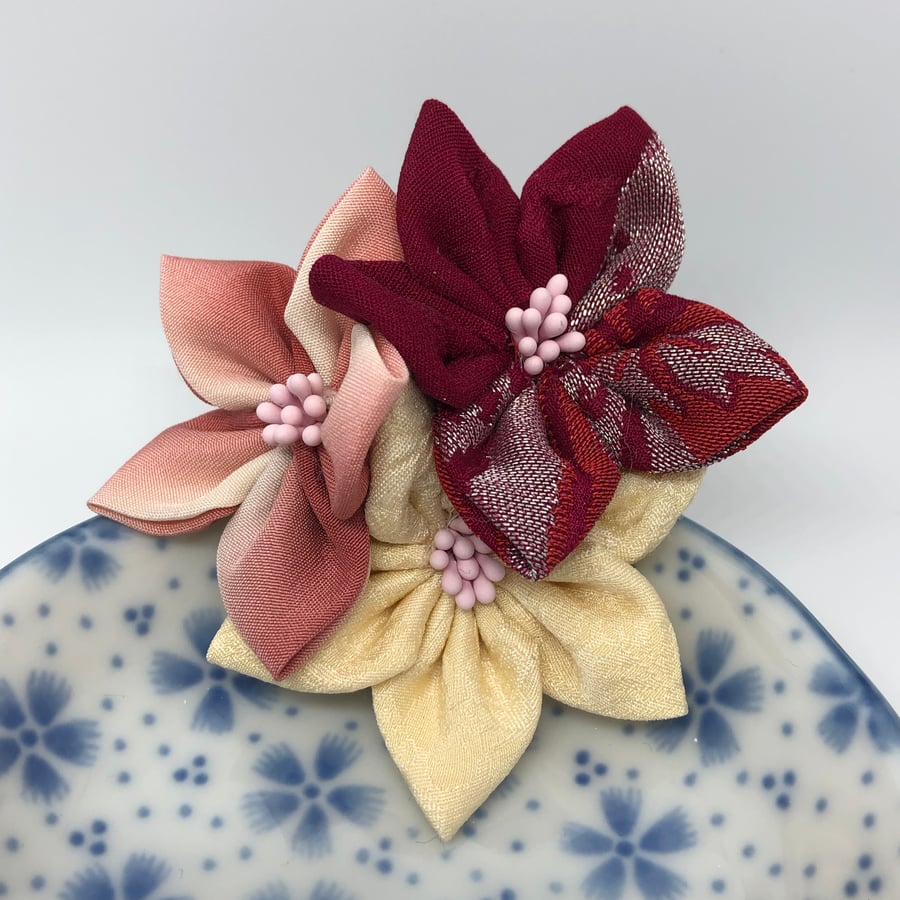 Kanzashi Cluster Brooch- Burgundy