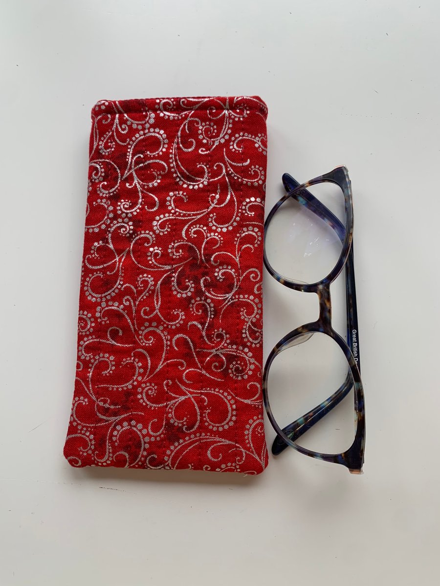 Red And Silver Print Quilted Fabric Glasses Case