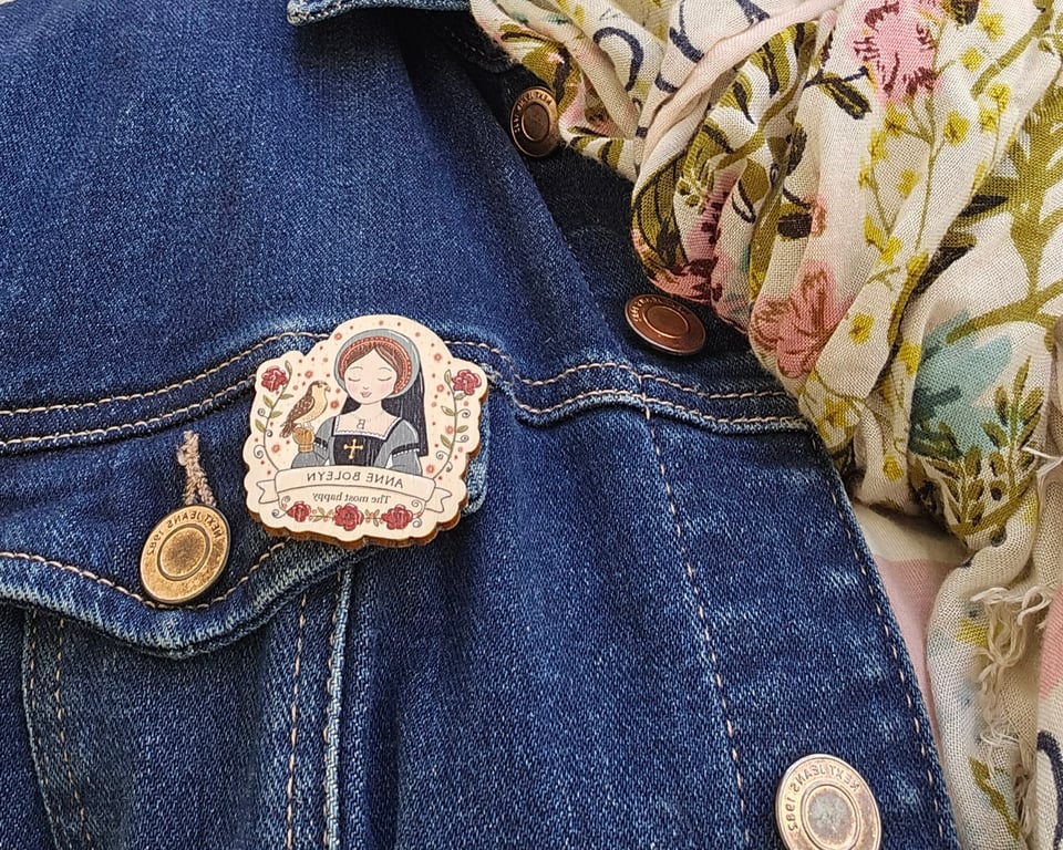 Anne Boleyn Wooden Pin Badge – Tudor Queen Illustration – Eco Friendly UK made