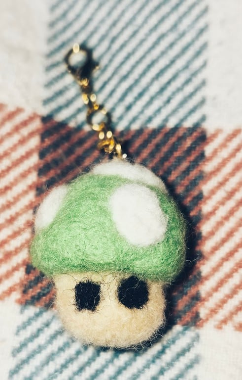 Handmade Needle Felted Green Mushroom Keyring – Retro Gaming Inspired 