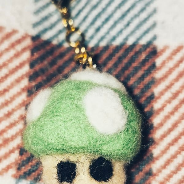 Handmade Needle Felted Green Mushroom Keyring – Retro Gaming Inspired 