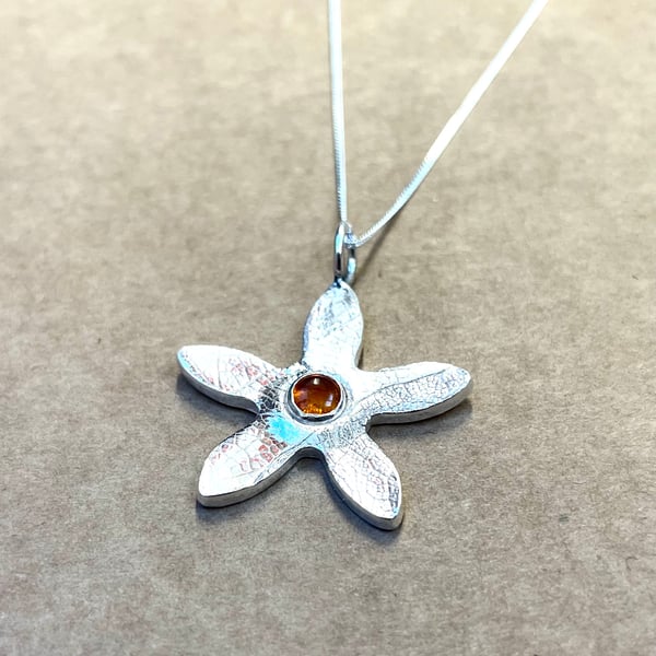 Flower pendant with amber