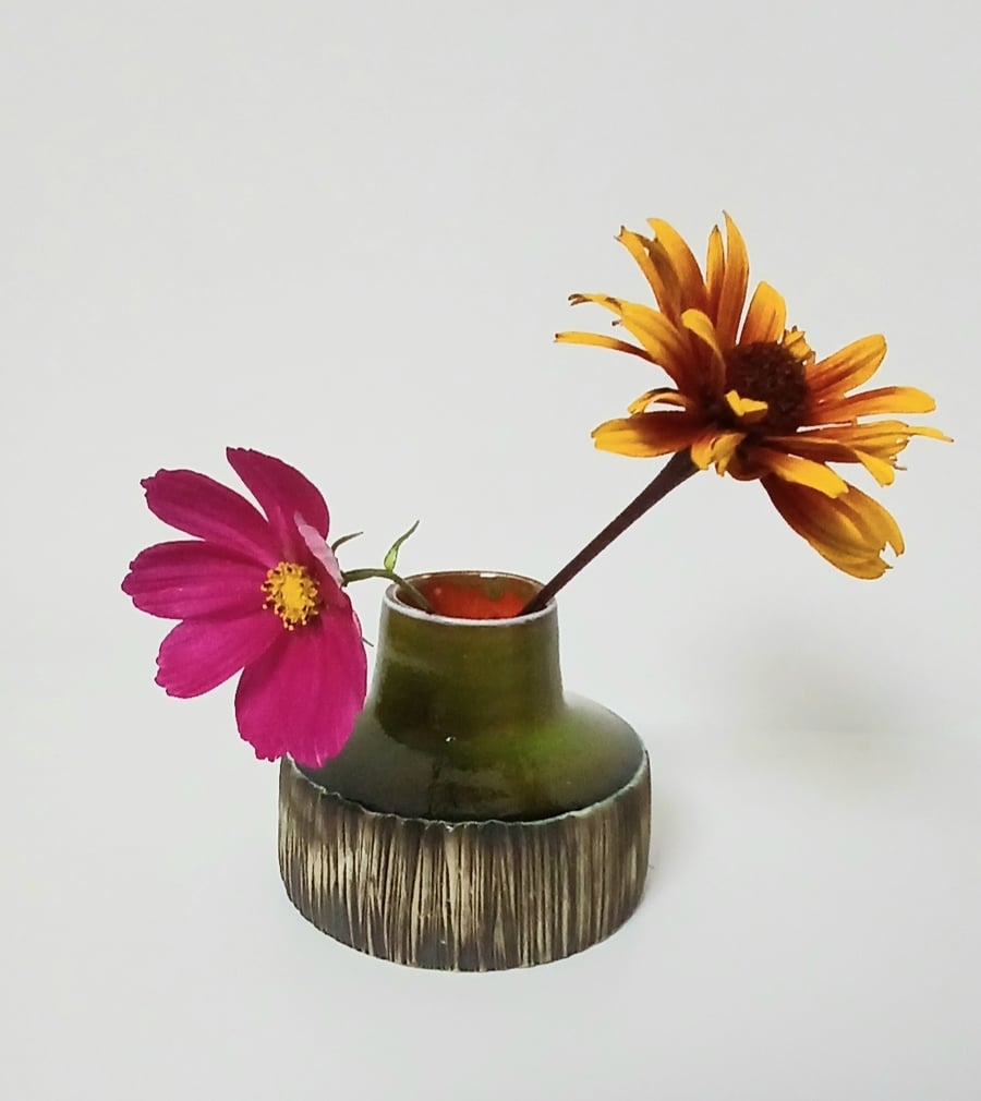 Bud vase