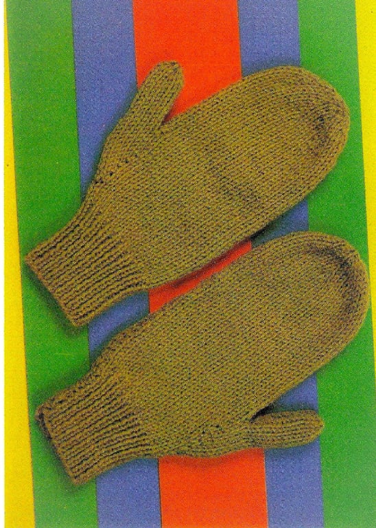VINTAGE KNITTING PATTERN Ladies Green Mittens