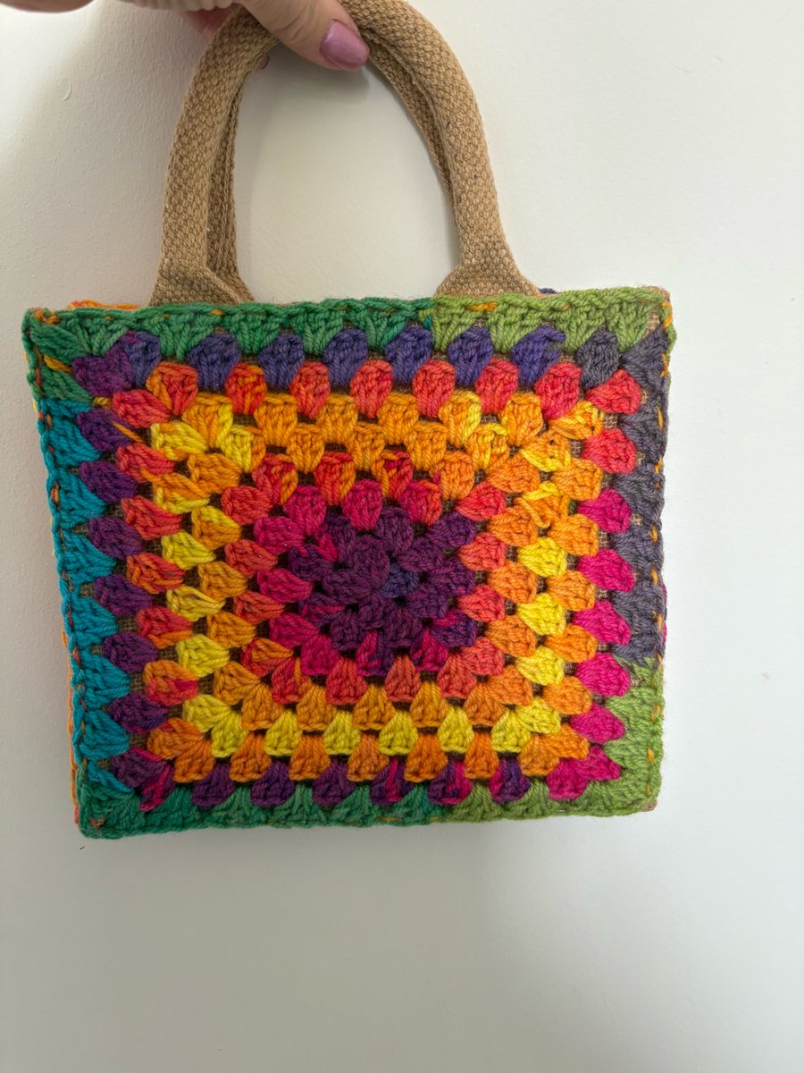 Starburst crochet jute tote bag. 
