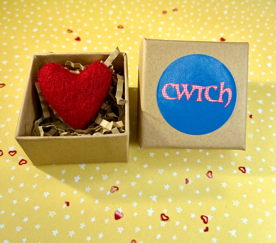 Needle Felted Cwtch Heart, Welsh Gift, Welsh Cwtch Gift, Pocket Hug Gift Idea