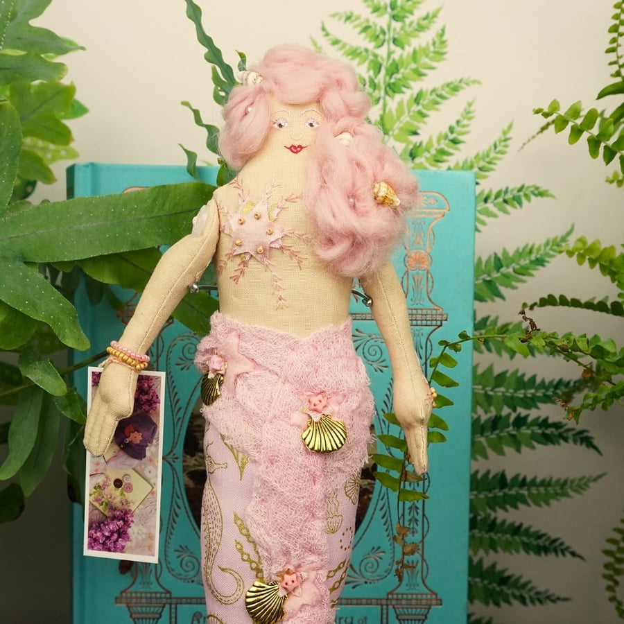 Argia, A Tiny Mermaid Doll