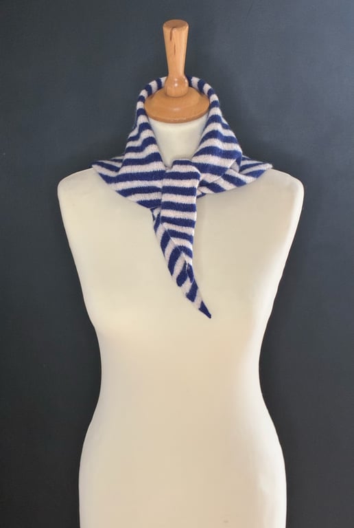 Triangle Scarf - Dark Cobolt & Cream