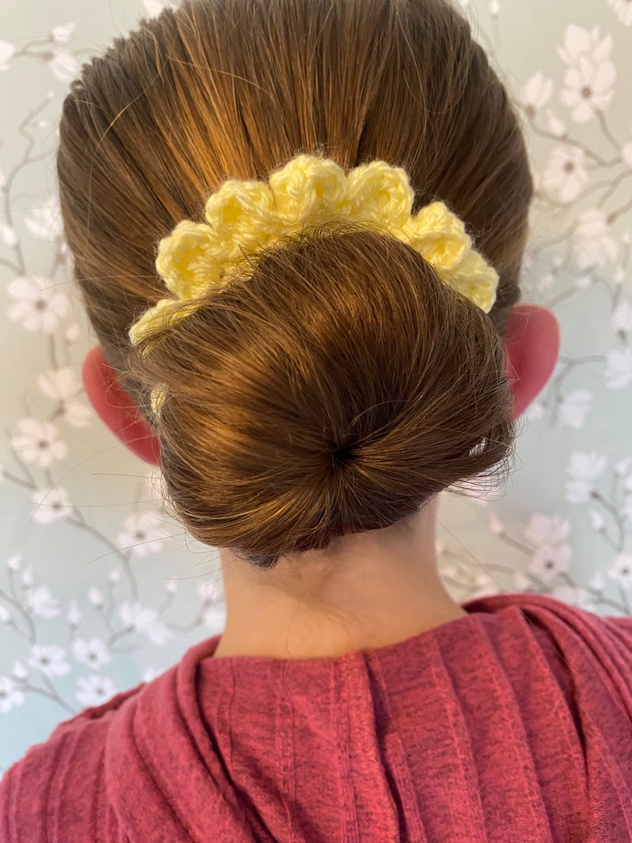 Crochet scrunchie hair accessory