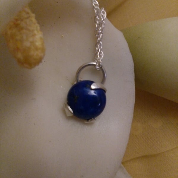Lapis lazuli and sterling silver 3 claw necklace